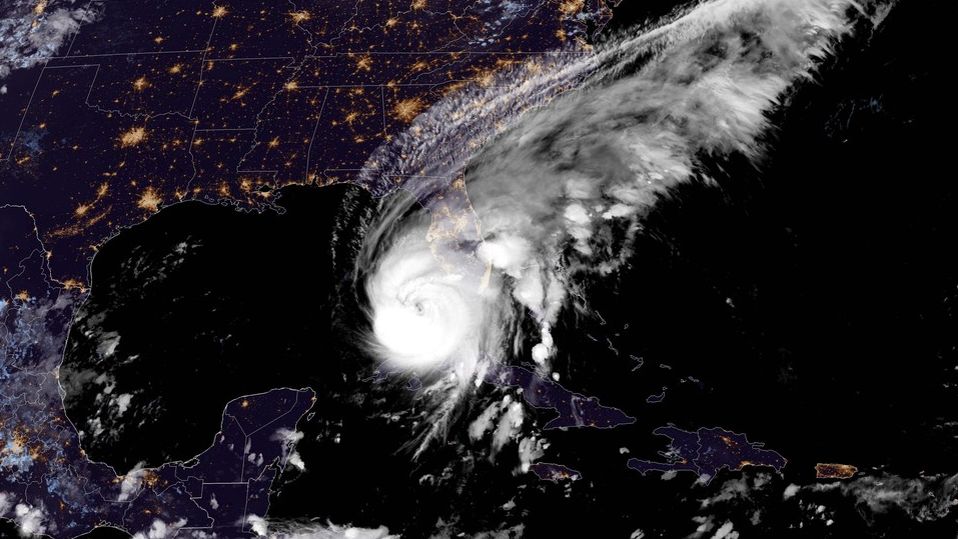 Hurikán Ian sílí a míří na Floridu. Evakuují se miliony lidí